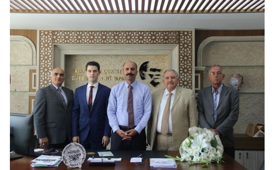 KAYSERİ TALASEMİ VE LÖSEMİLİLERİ SEVENLER DERNEĞİ, KAYMAKAM HÜSEYİN KARAMEŞE'Yİ ZİYARET ETTİ.